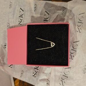 Minimalist Tiny Heart Necklace. Delicate & sweet!